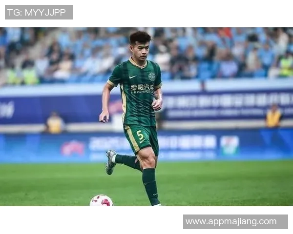 刘浩帆庆祝浙江队中超第七名成就期待明年再创佳绩 刘浩帆庆祝浙江队中超第七名成就期待明年再创佳绩