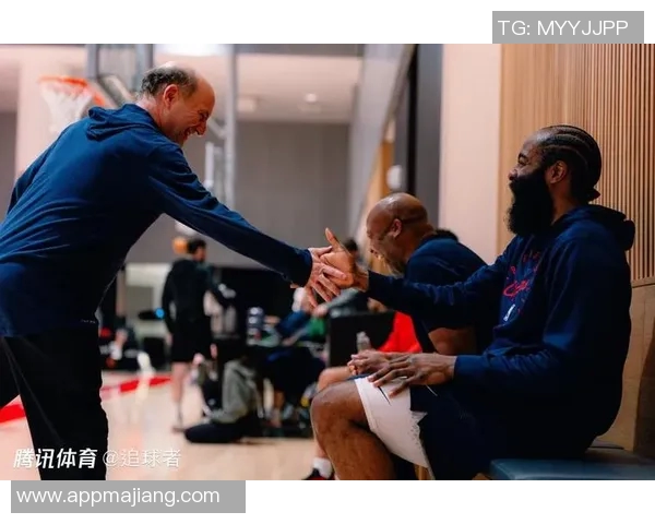 快船训练营第二天精彩瞬间哈登博格丹欢笑小卡保罗同框引关注