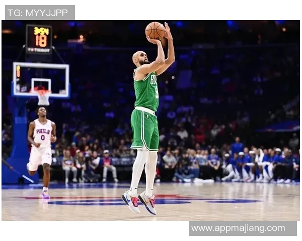 德里克怀特称恩比德为顶级大个子强调团队合作是限制他的关键